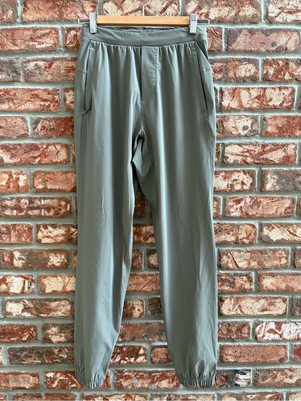 Lululemon ‘Pacebreaker’ pant